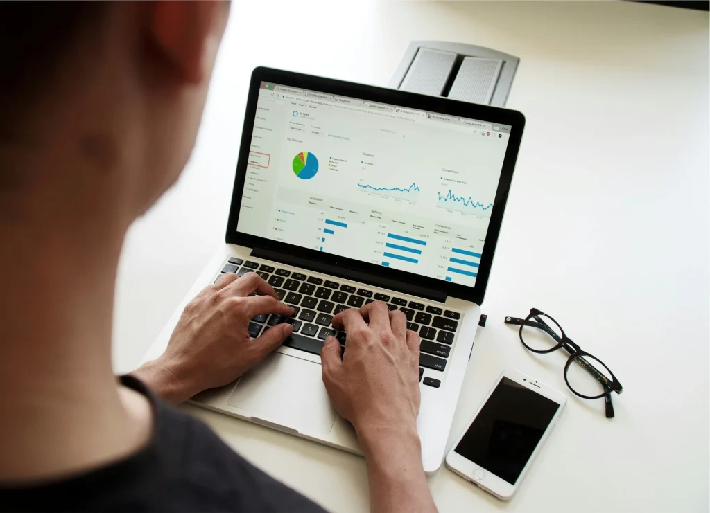 Person working on a laptop showing an analytics dashboard, illustrating an SEO how-to guide